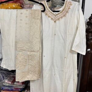 Elegant white Embroidered Kurta Set